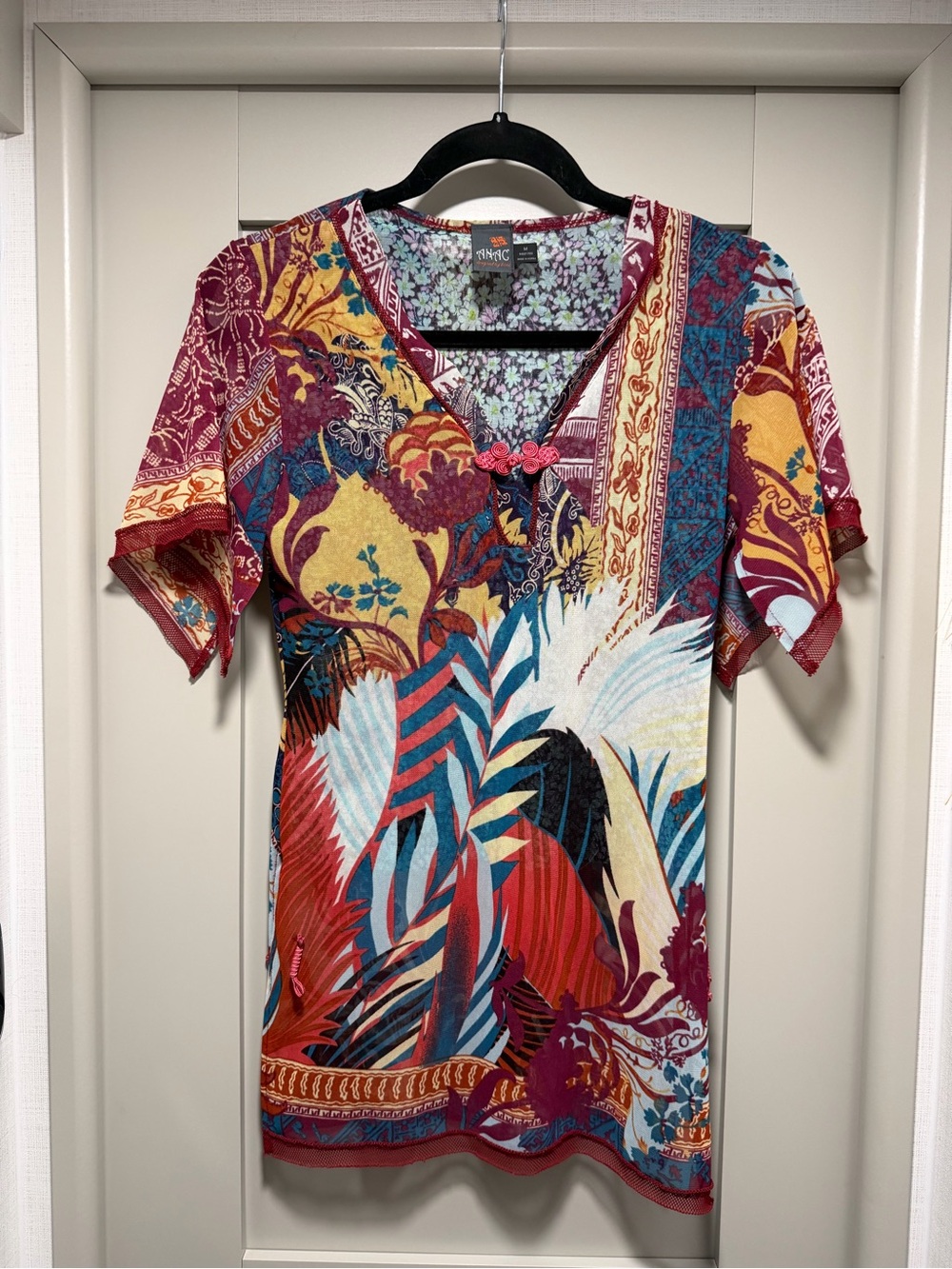 ANAC by Kimi artictic Women’s Multicolor V-Neck Short Sleeve Printed Top